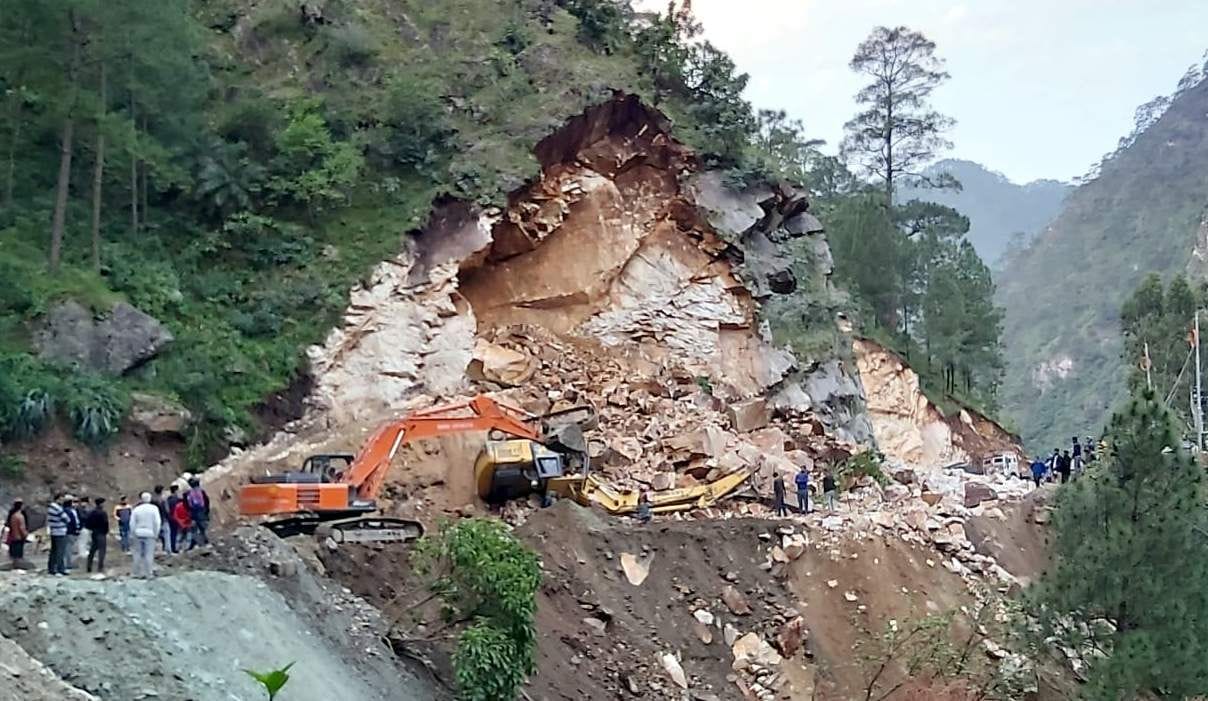 Badrinath and Hemkund passengers upset highway blocked