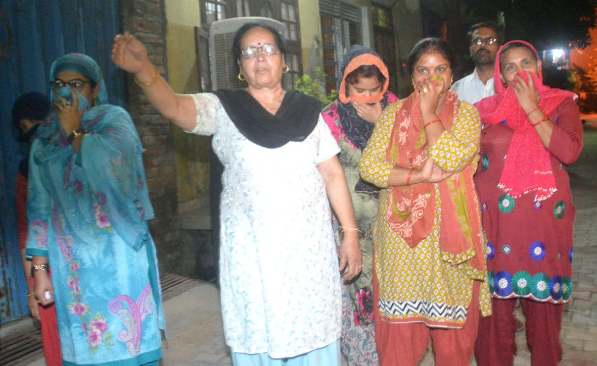 The condition of two children deteriorated due to gas leakage from the iceberg