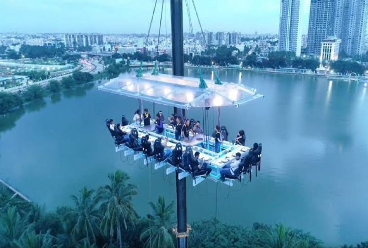 Fly dining restaurant in Noida serves food at 160 feet up in the air