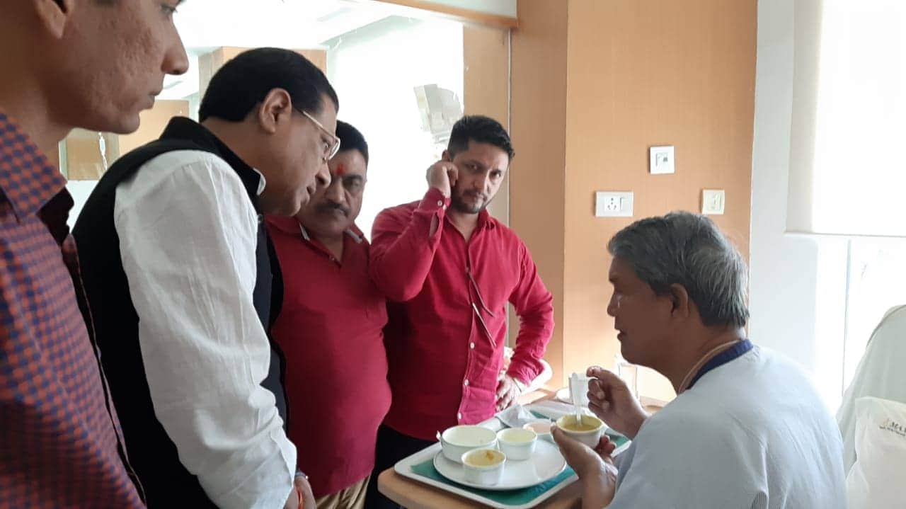Sick former uttarakhand chief minister Harish rawat sit on dharna at dehradun