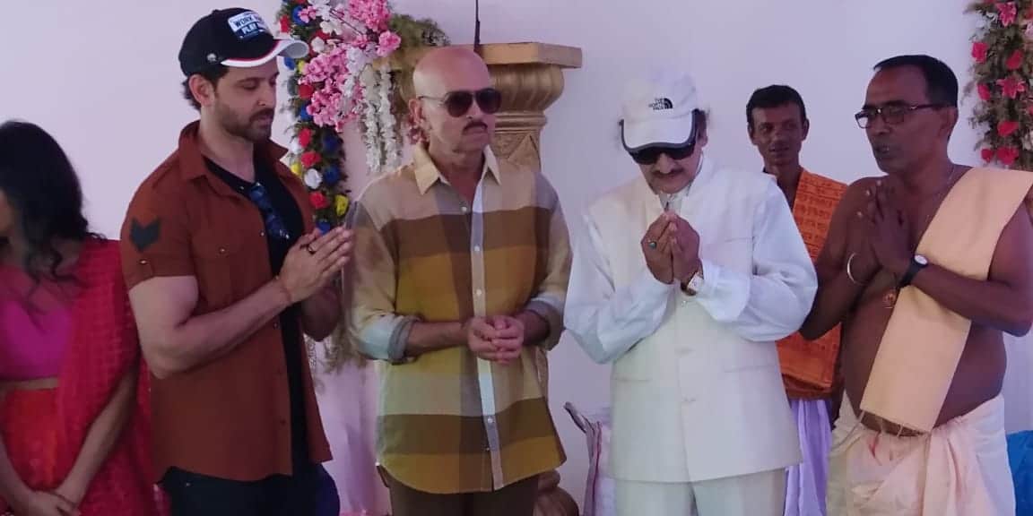 Hrithik Roshan visits to seek blessings at Mrs Ira Biswajeet Durgotsav in Juhu with Rakesh Roshan