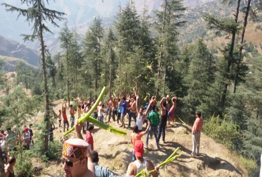 Dussehra 2020 Latest News: People Doing War on Vijayadashami instead Ravan Dahan in Uttarakhand jaunsar bawar