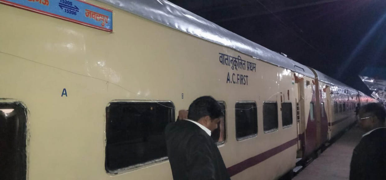 Sampark Kranti Express will run from electric engine from today