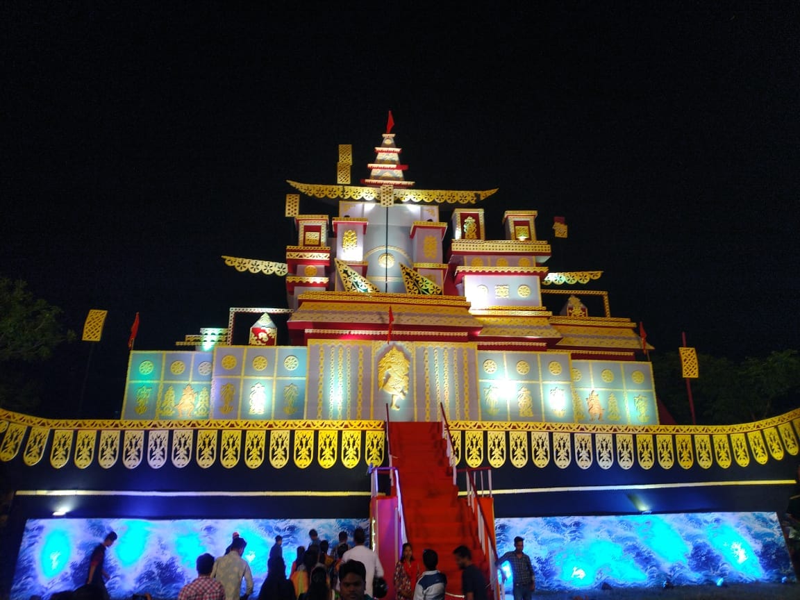 Prayagraj: Sandhi Puja in Pandals, Mahishasura killed, see all photos