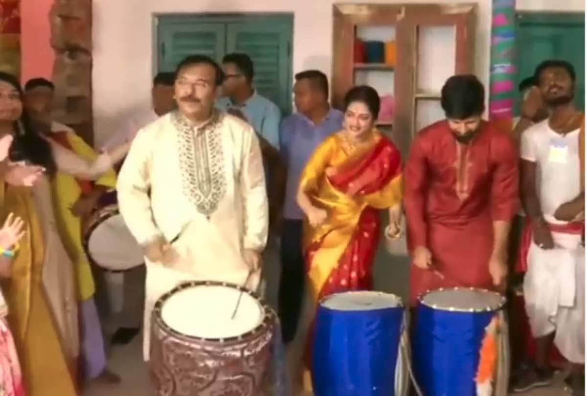 Nusrat Jahan Dance with Husband Nikhil Jain at Durga Pandal in Kolkata