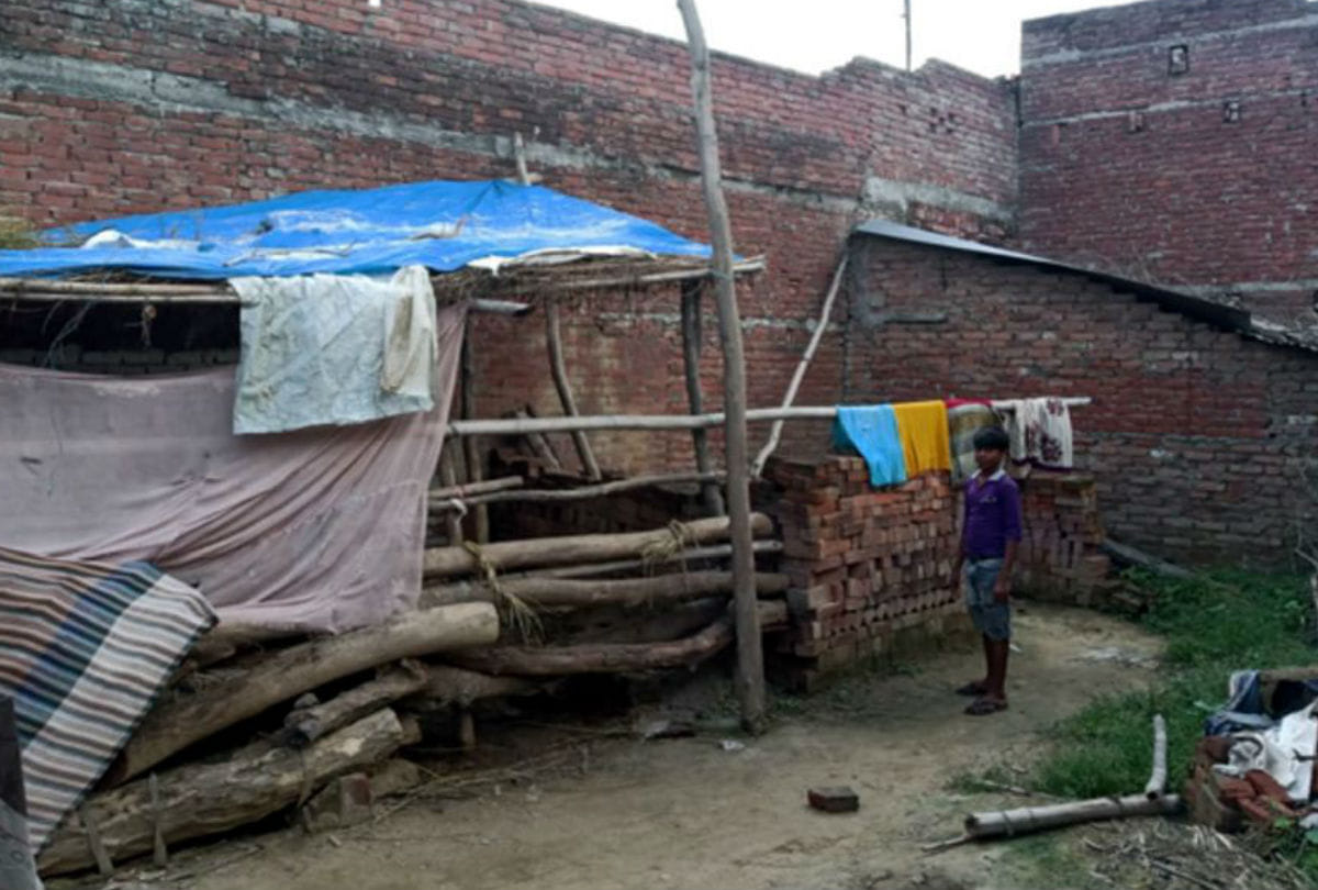 Panchayat workers Reached for House Tax on Hut Patiali Kasganj