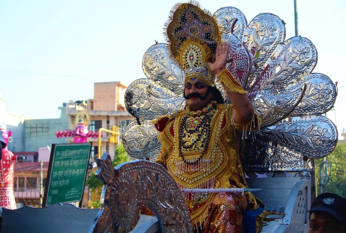 father and mother name of ravana and family in hindi