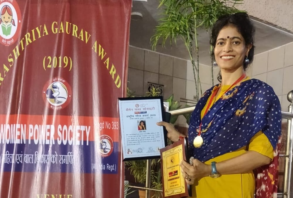 Seema Modi gets Rashtriya Gaurav Award in New Delhi.