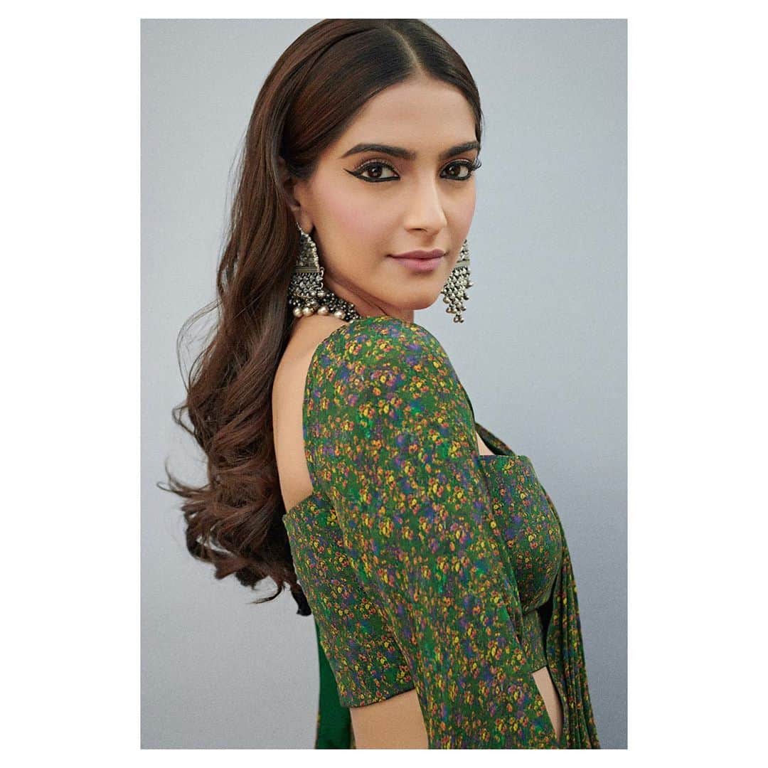 sonam kapoor wear black and white dress trollers compare with zebra crossing