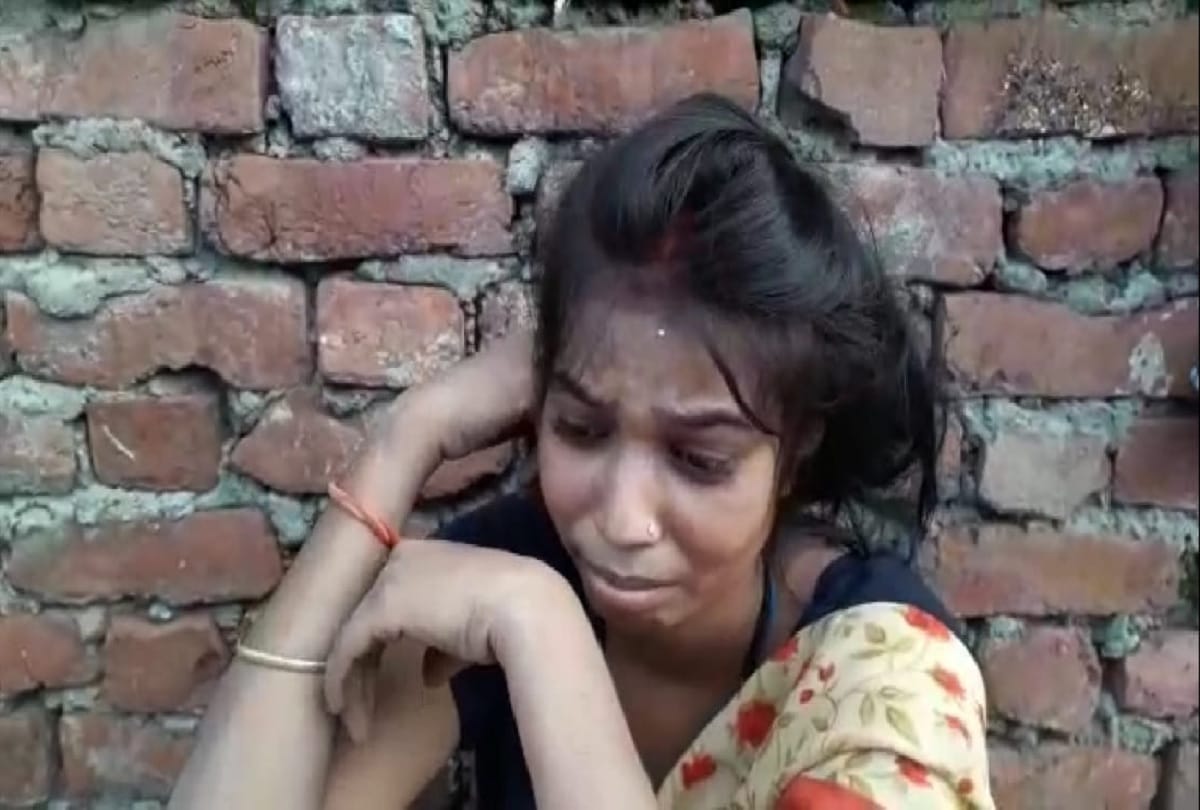 Woman climbed on Mobile Tower after Clash with husband in Shahjahanpur