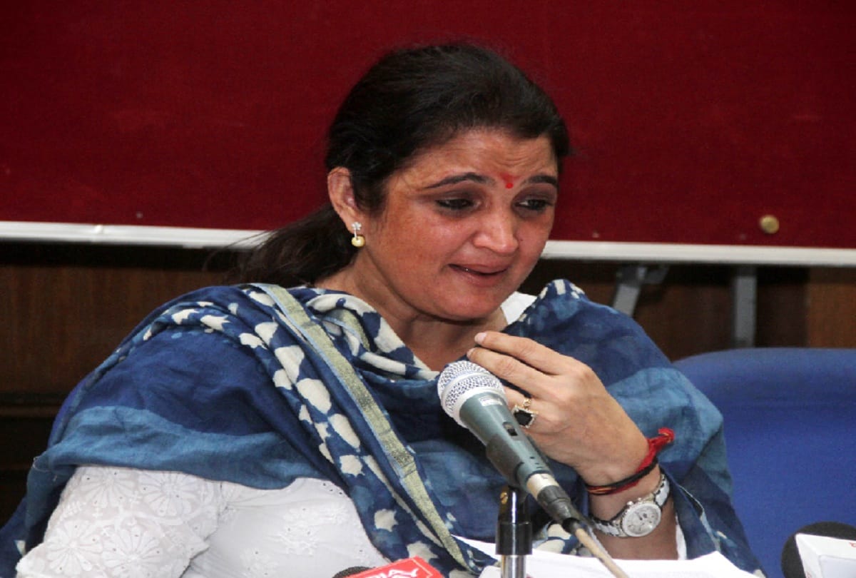 Former Mayor Sarita Chaudhary accuses husband of torture