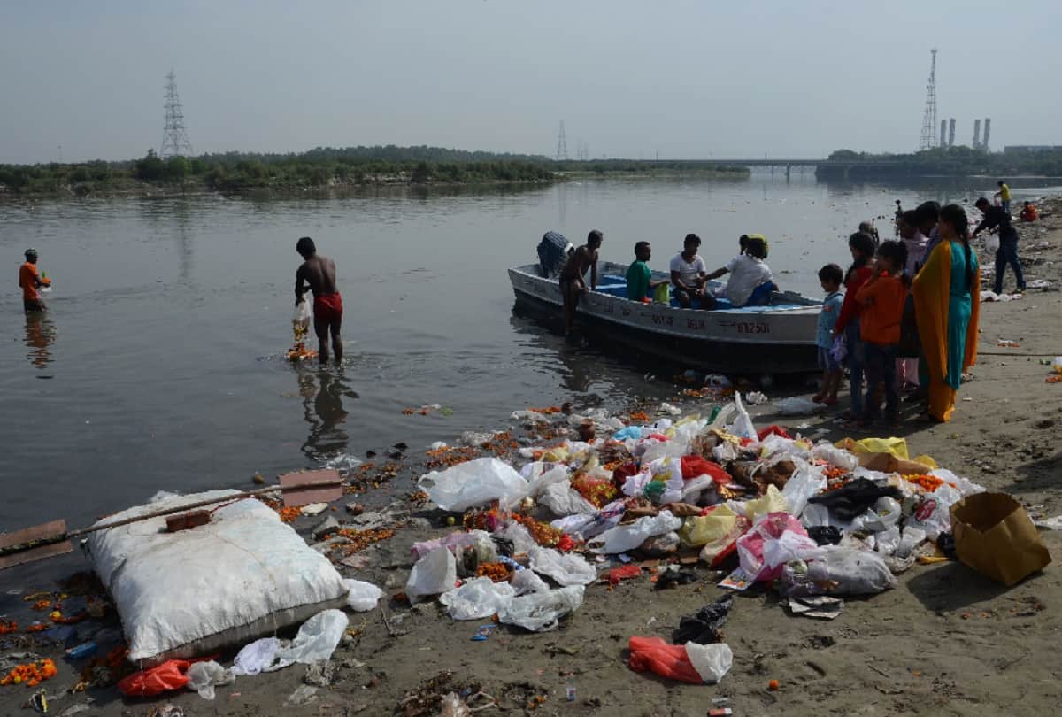 Immersion of idols in Yamuna instead of artificial reservoirs