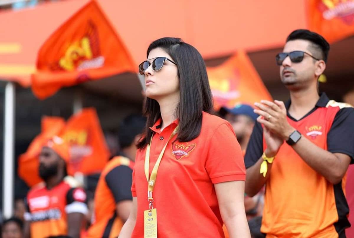 Girls Viral on Social Media During Cricket Match