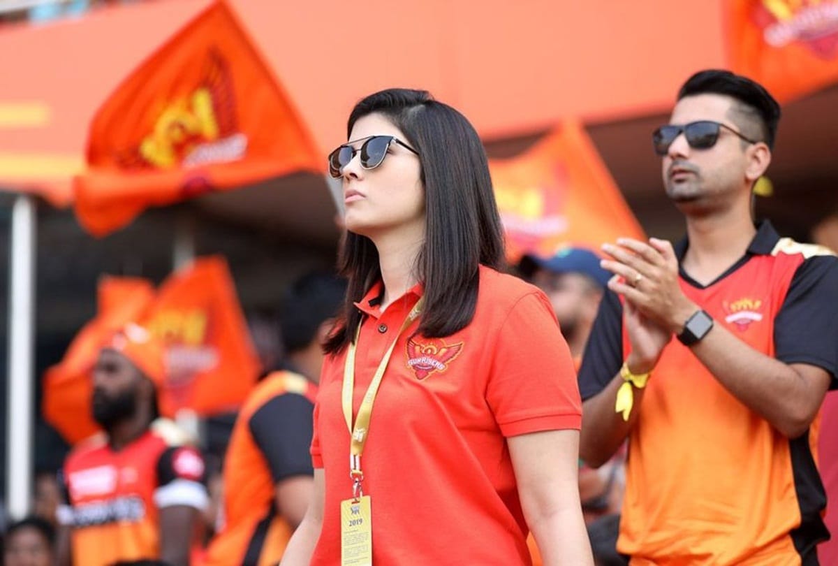 Girls Viral on Social Media During Cricket Match