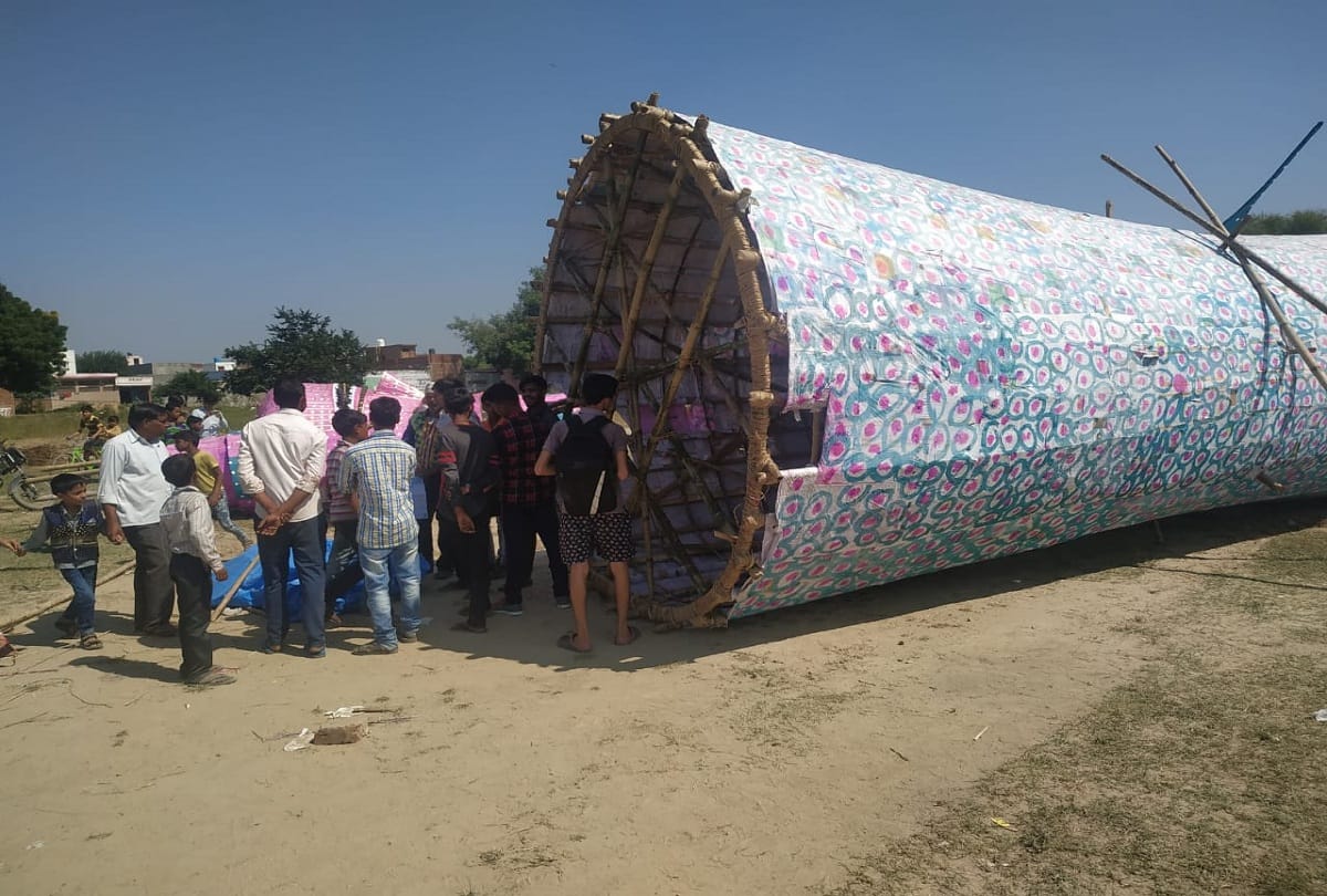 Dussehra in Hathras Ravan idol made from NCERT books