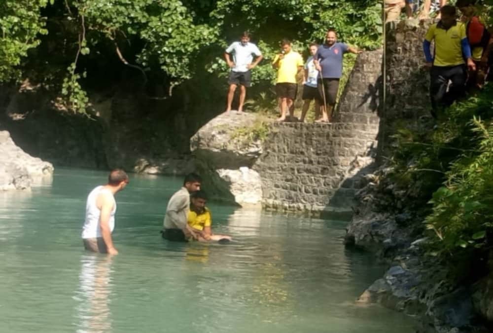 students Drown into Tons River during take Selfie in dehradun two were died