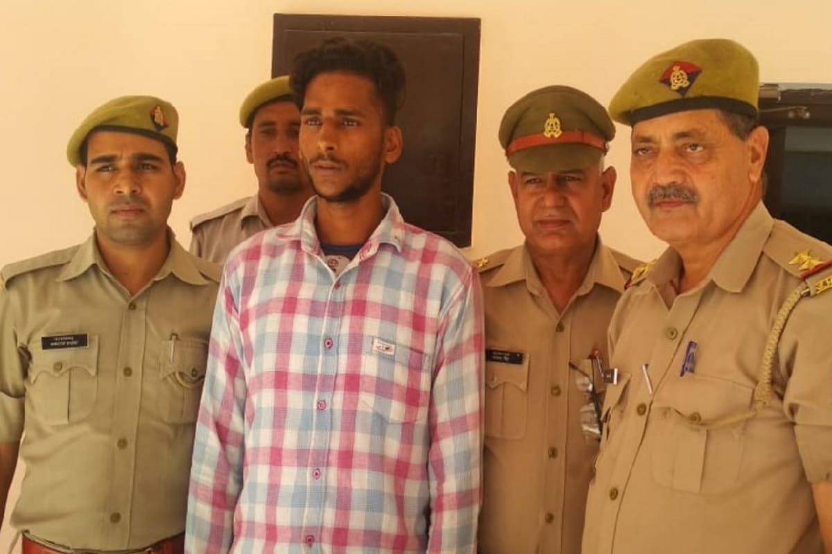 women started shouting at bus stand in Baghpat said this is not my husband