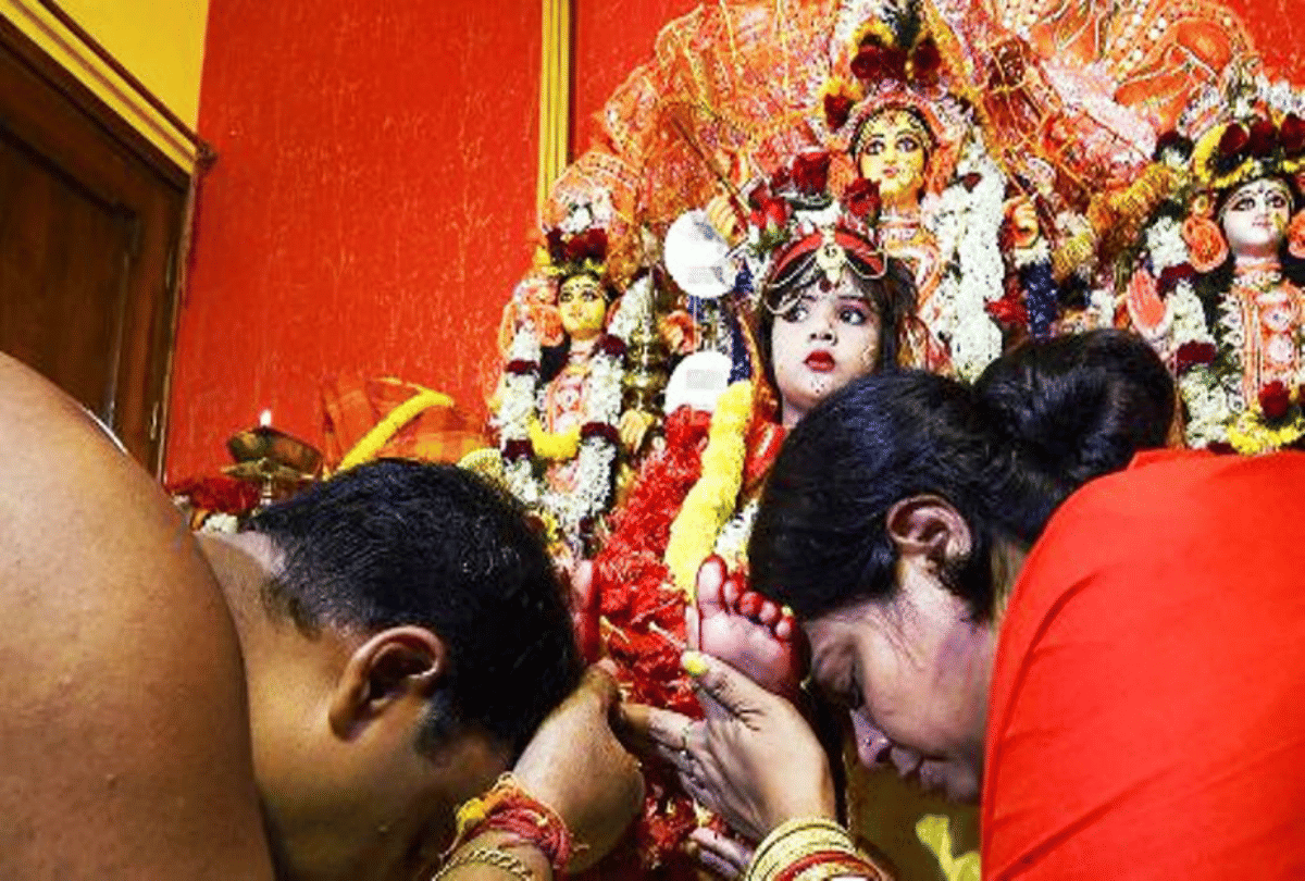 Bengali family worships Muslim girl of Agra on navratri