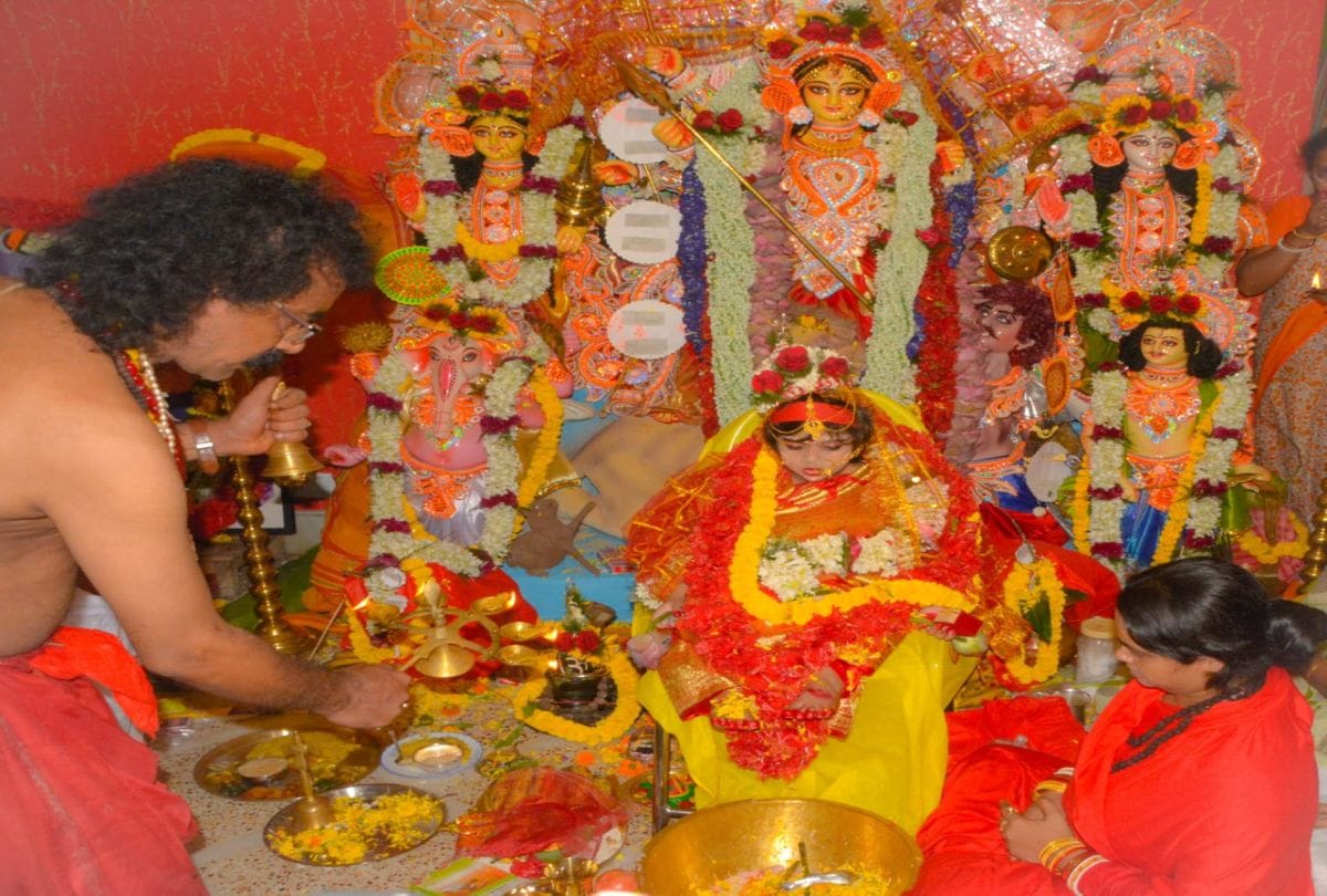 Bengali family worships Muslim girl of Agra on navratri