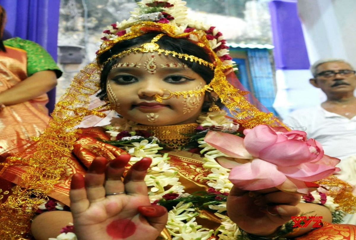 Bengali family worships Muslim girl of Agra on navratri