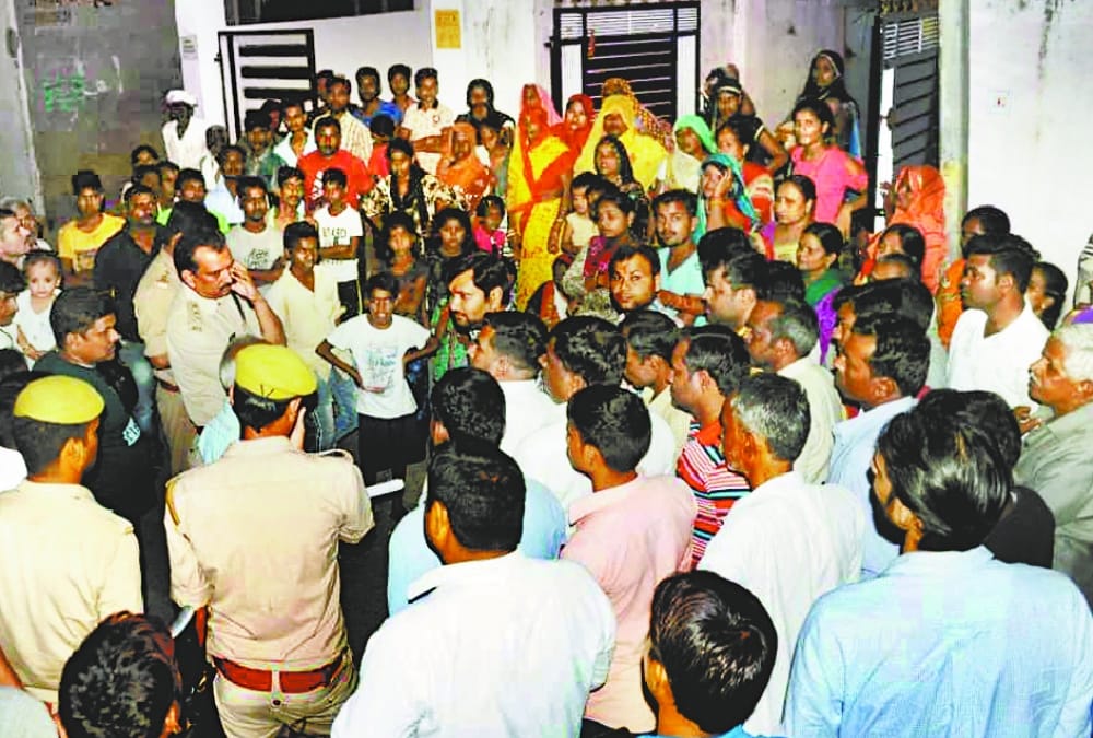 Goons shoot a businessman in Lucknow.