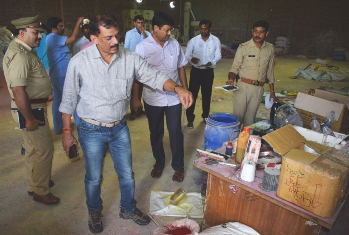 Fake fertilizer Factory business busted in UP By Mainpuri Dm and Sp