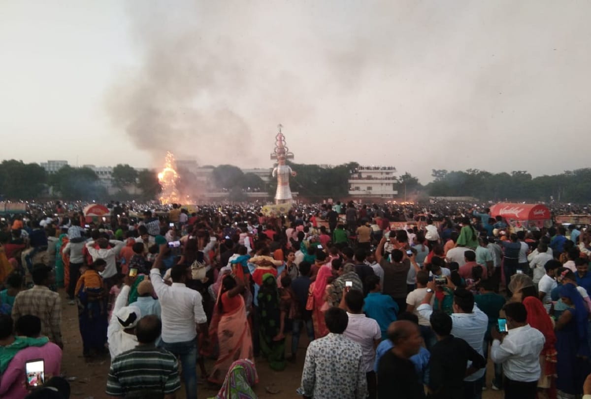 dussehra 2019 effigies of Ravana were burnt everywhere In Faridabad