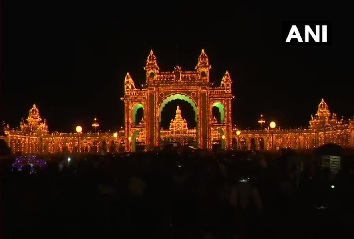 People all over the country celebrated the festival Dussehra, see dussehra photos