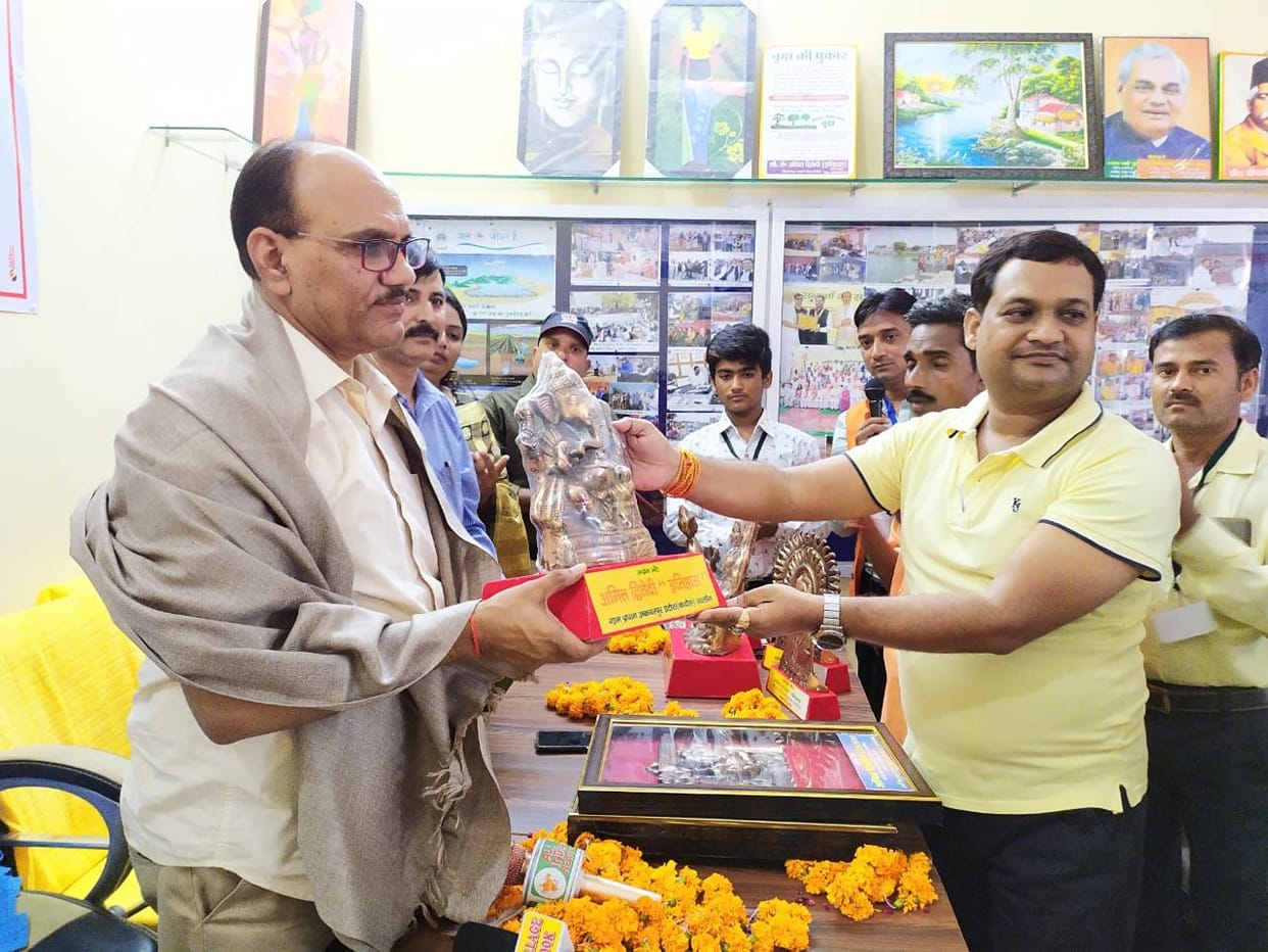 Itora can become the training hub of panchayats in Bundelkhand