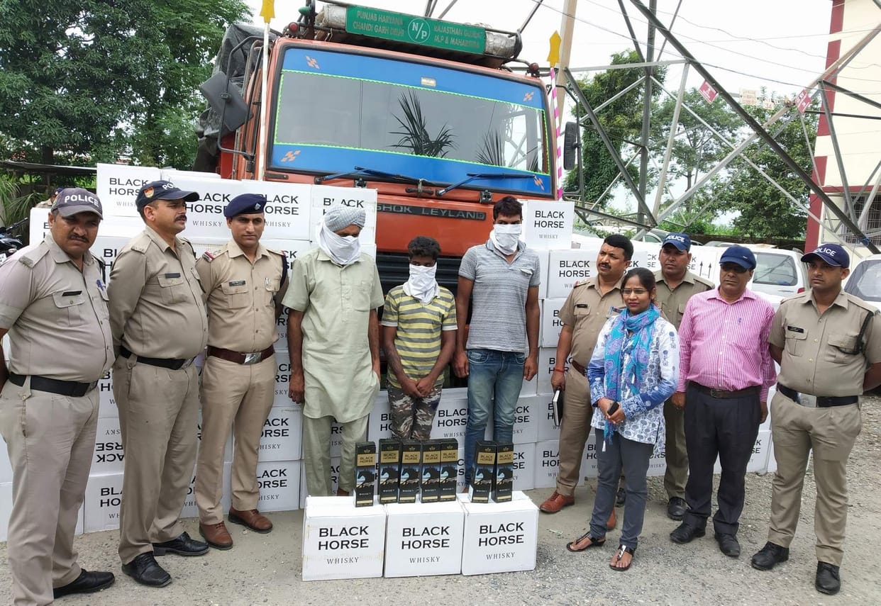 Five smugglers arrested with 345 cases of illicit liquor