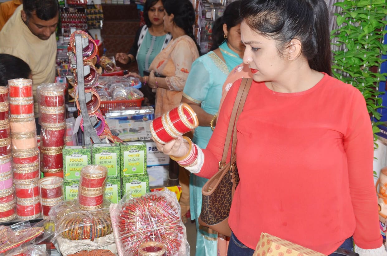 karbachouth, women run for shopping