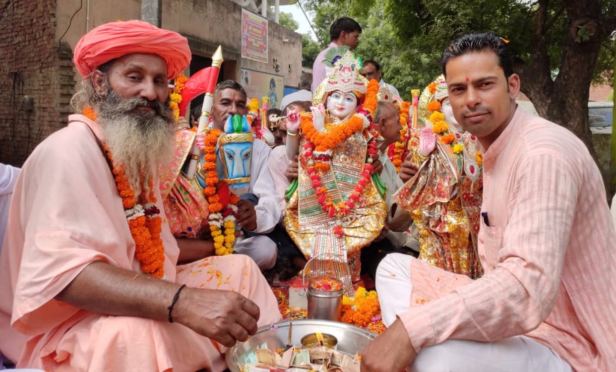 mandir mein murti sthapit
