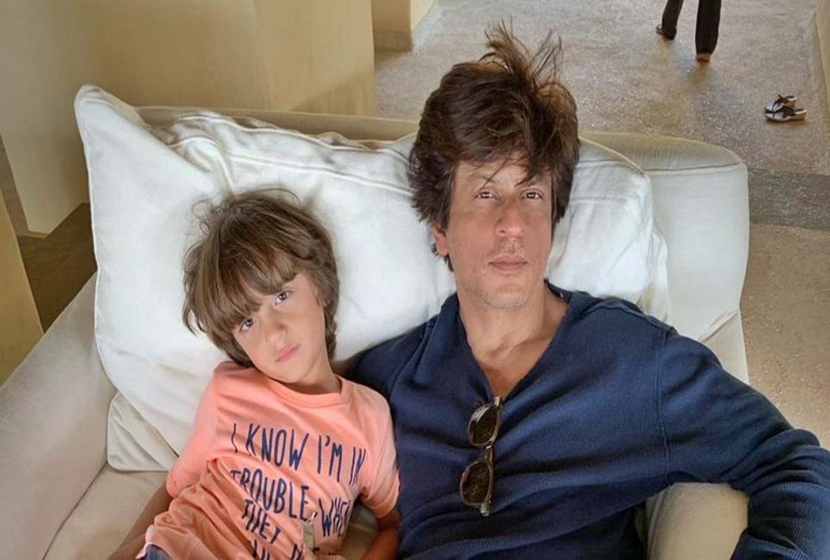 Shah Rukh Khan Son AbRam Khan told paparazzi for his car exit at Rani daughter Adira birthday