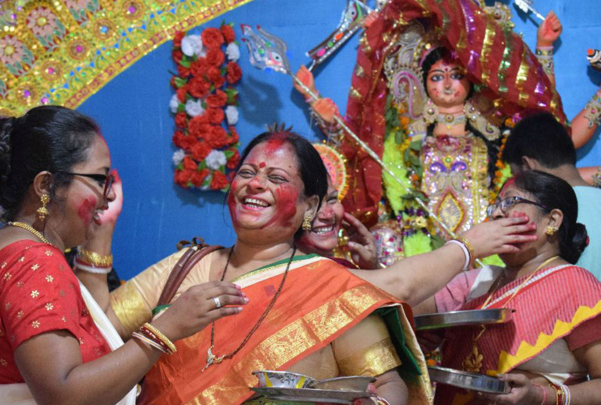 Sindoor Khela In Agra By Bengali Society on Dasshera