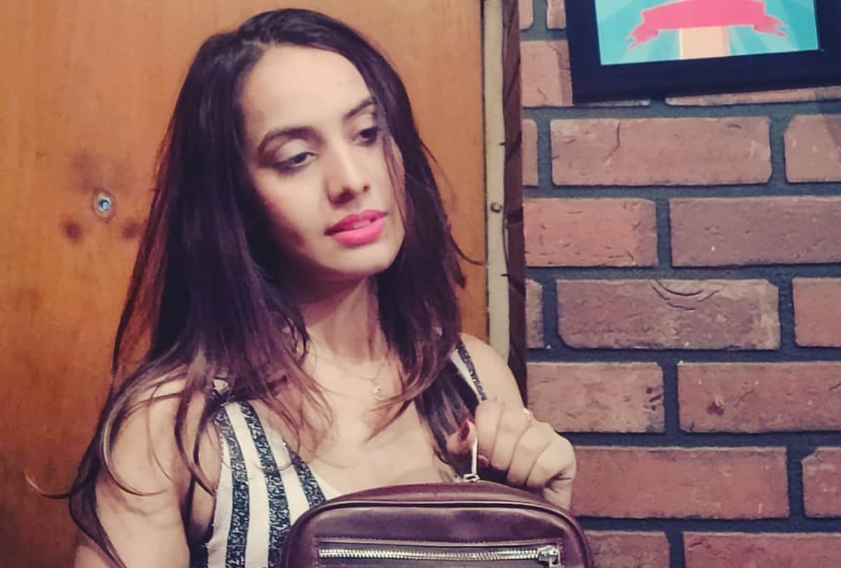 rashmi desai brother Mrunal Jain Ex Gf varsha bhagwani can enter in Bigg Boss 13 as wild card