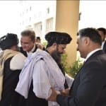 तालिबानी नेतओं से गले मिलते पाक विदेश मंत्री और आईएसआई चीफ