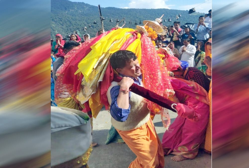 Childless Couples Doing worship of maa Anasuya Whole Night even Snowfall and Bitter cold weather