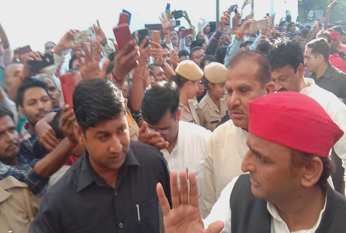 Pushpendr yadav case Akhilesh Yadav says Government and administration is saving S.O.