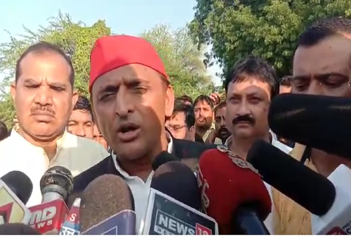 akhilesh yadav will give two lakh rupess to kamlesh yadav family