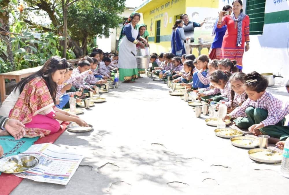 DM Chamoli Swati S Bhadauriya sit on floor and Ate mid day meal with Anganwadi students 