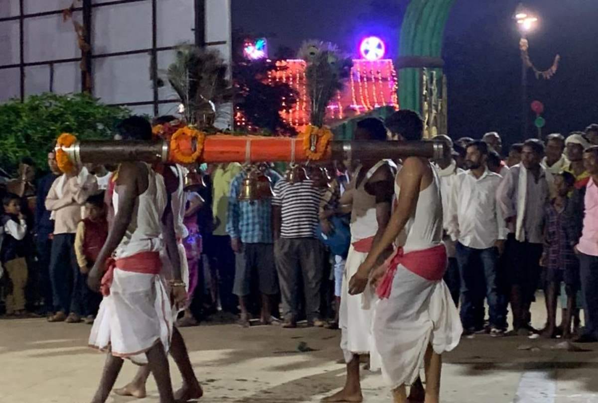Dussehra 2019 bastar famous festival is celebrated 75 days, unique tradition of stealing the chariot