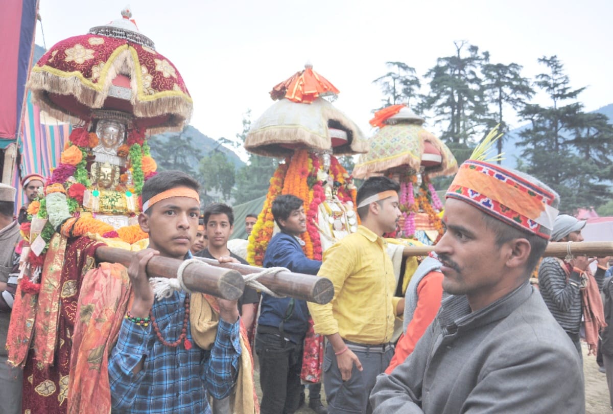 The grand jaleb of Lord Narasimha Departed in royal style on the beat of the drum in kullu