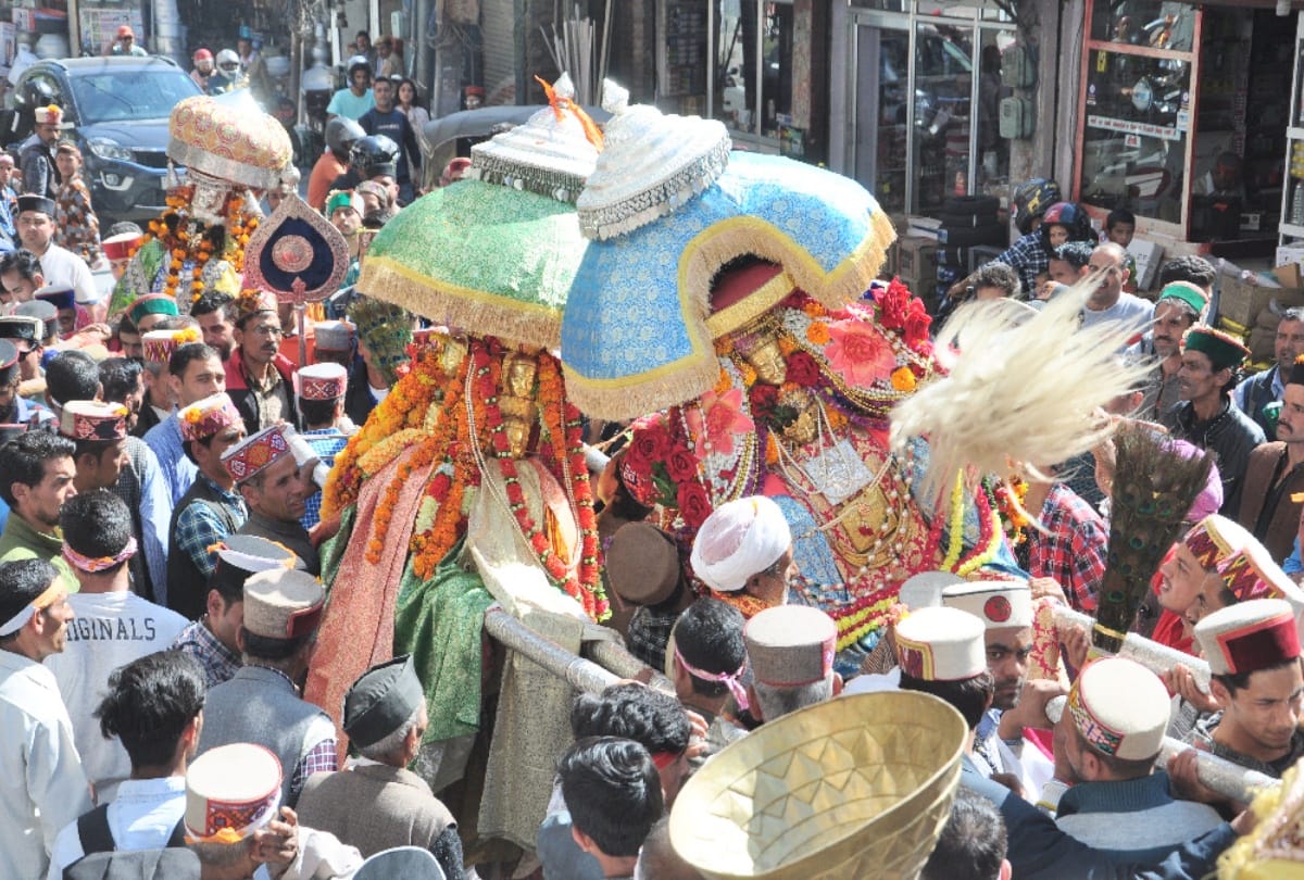 The grand jaleb of Lord Narasimha Departed in royal style on the beat of the drum in kullu