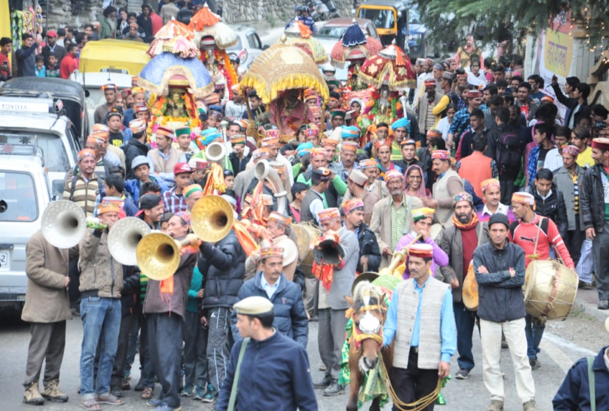 The grand jaleb of Lord Narasimha Departed in royal style on the beat of the drum in kullu