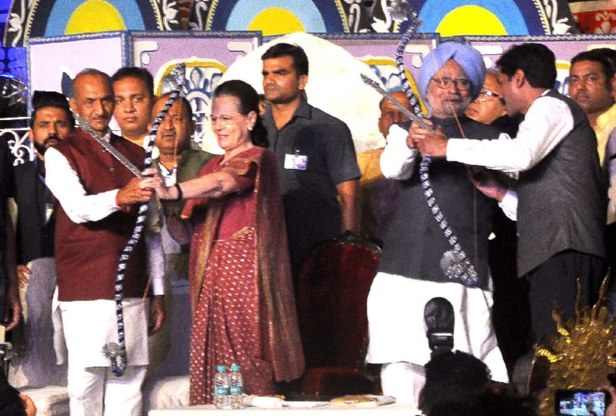 Dussehra 2019 pm modi president kovind cm kejriwal sonia manmohan ravan dahan celebrate truth photos