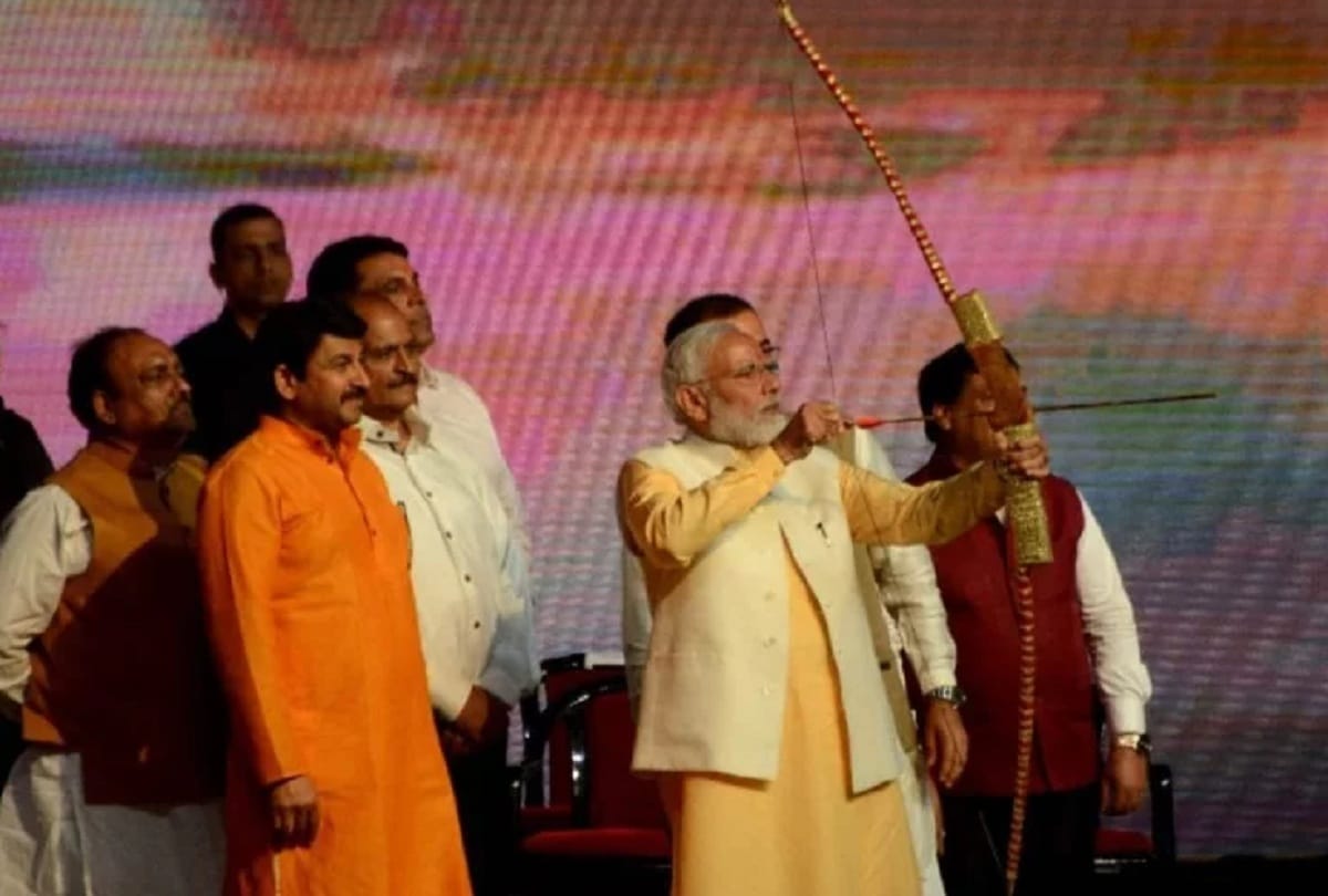 PM Modi hits Ravana by arrow in Dwarka Ramlila