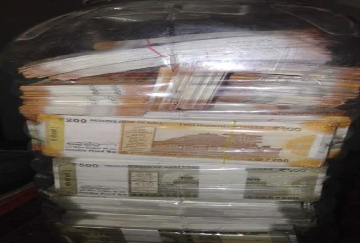 Pak using its diplomatic missions to push fake currency into India for terror financing
