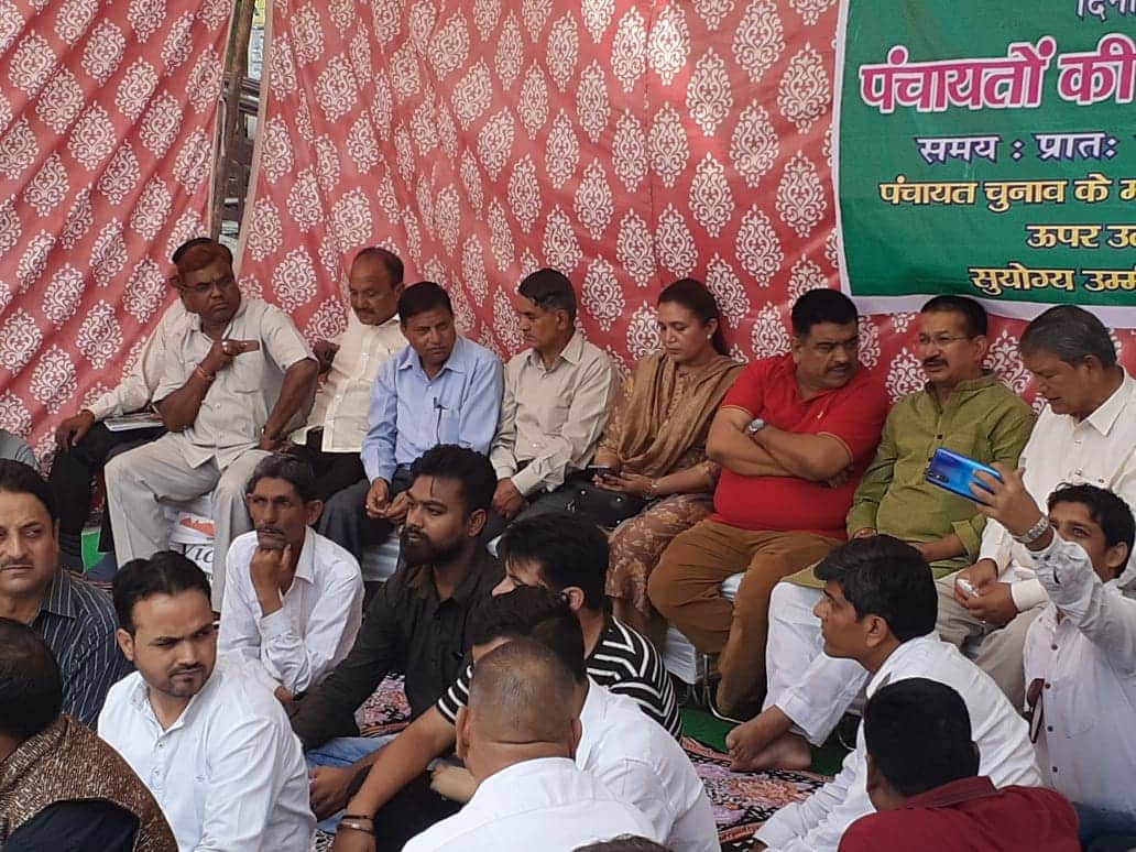 Sick former uttarakhand chief minister Harish rawat sit on dharna at dehradun