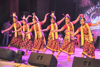 Suresh Wadkar performed to the international Dussehra festival, folk artists also joined