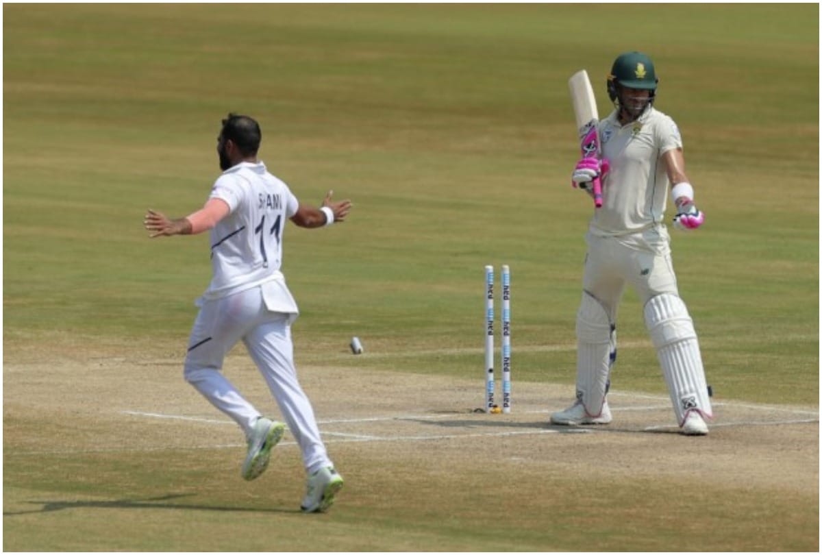 india vs south africa: mohammed shami completed 300 international wickets to out Senuran Muthusamy 